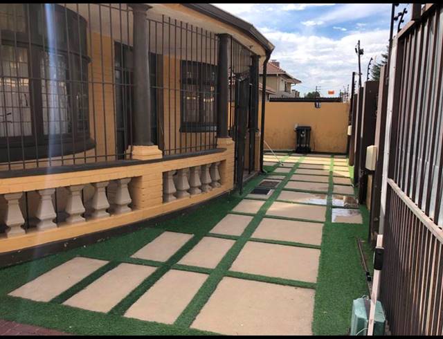 6 BEDROOM HOUSE FOR SALE IN KENSINGTON